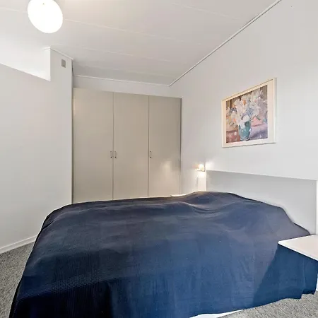 Apartment Bad, Lejl 117